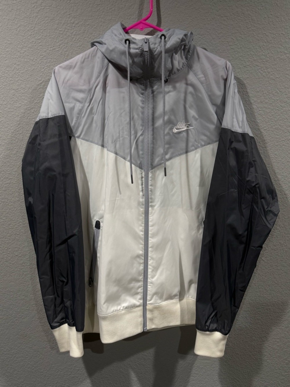 Nike Men’s Grey and white windbreaker